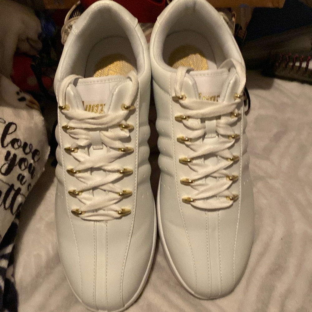 These are men’s sneakers.